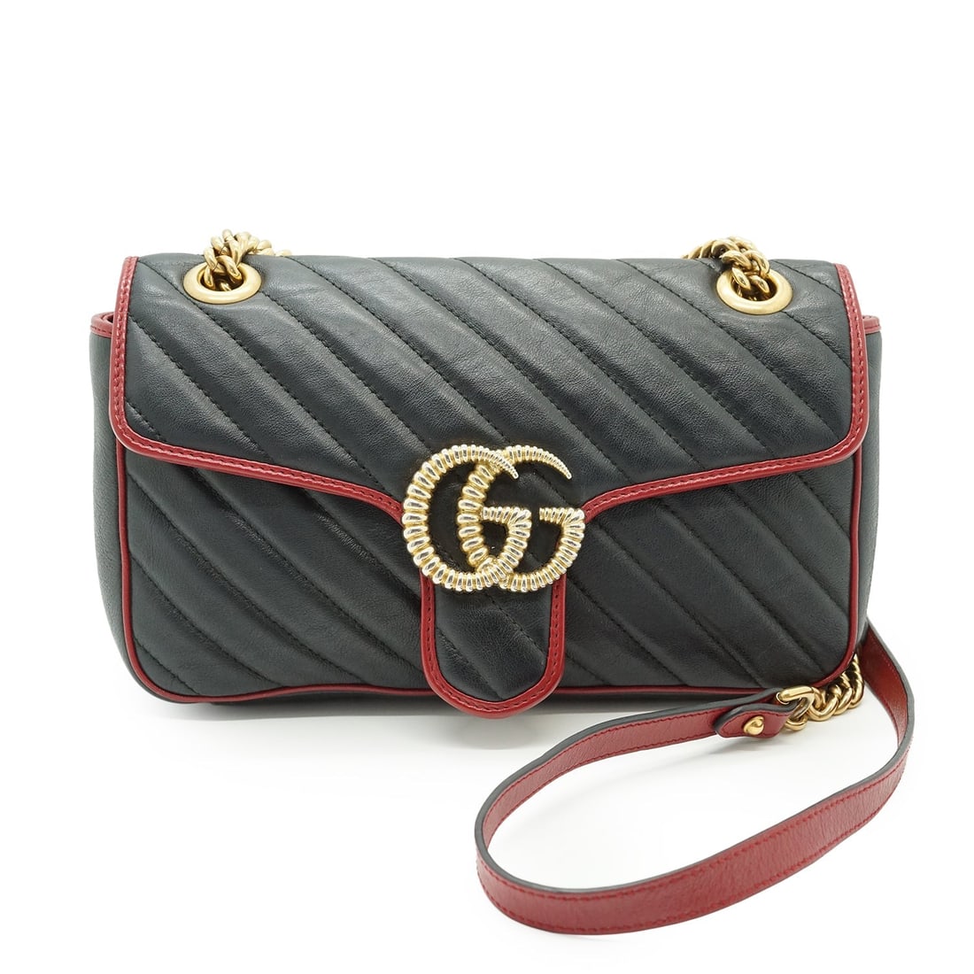 GUCCI LEATHER SHOULDER BAG GG MARMONT: Embrace timeless elegance with this Gucci Bicolor Quilted Leather GG Marmont Torchon Small Shoulder Bag, a standout piece for any vintage enthusiast. Expertly crafted in Italy, this small-sized bag fe