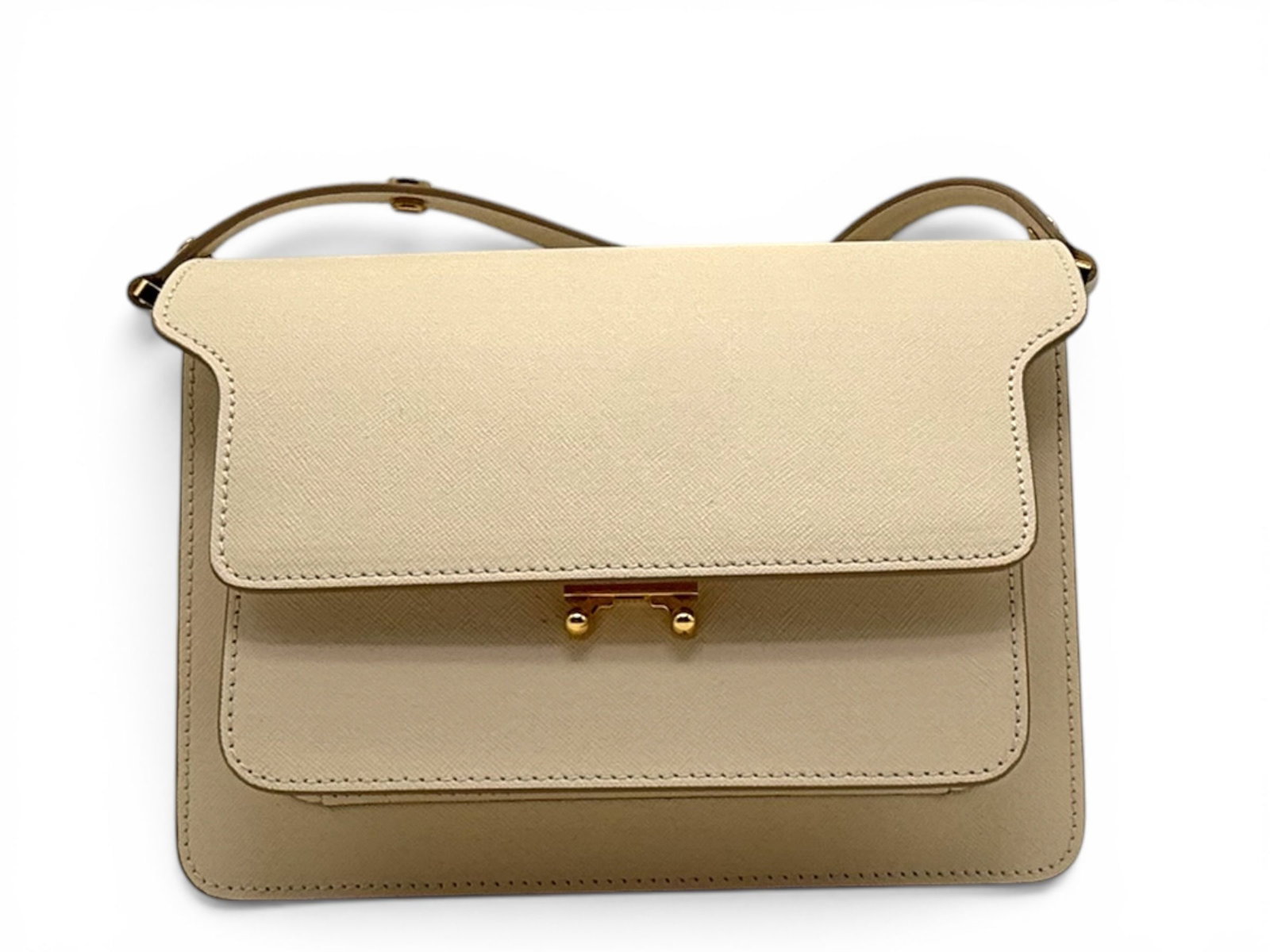 Marni Trunk White Saffiano Handbag and Crossbody Bag with Gold Hardware, Chic Design: Elegant and versatile, this Marni Trunk bag is a refined accessory that effortlessly complements both casual and sophisticated looks. Its iconic silhouette, premium Saffiano leather, and gold-tone har