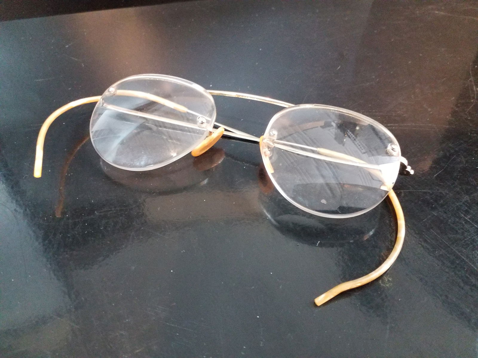 Antique 12 Karat Gold Filled Wire Rim Vintage Designer Eye wear (1 of 4)