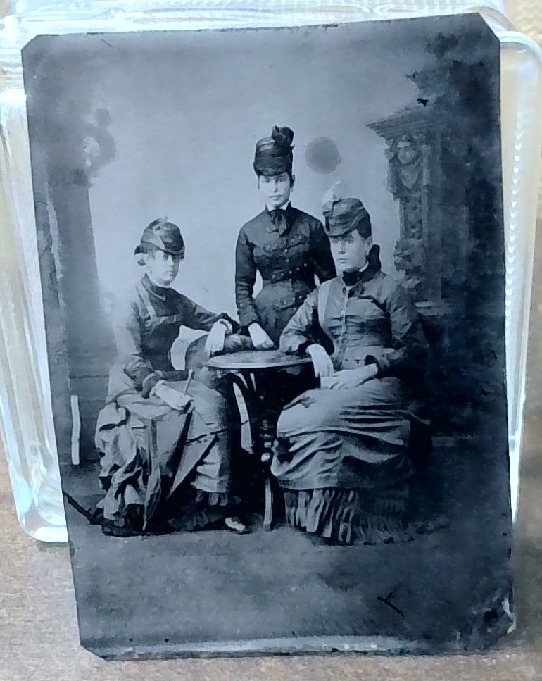 Antique 1880s Tin type 3 Fashionable Sophisticated Ladies with Eye Catching Hats (1 of 2)