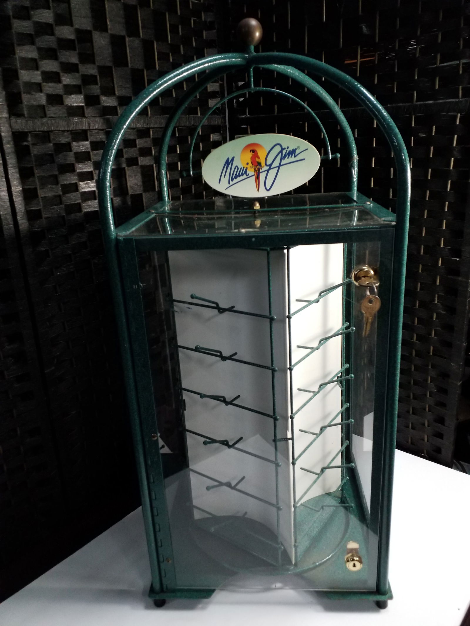Opticians Large MAUI Jim Advertising metal Display Revolving case Rare: From an Opticians store stock . A Large Table Display Case Revolving fixture, revolves within case, A spectacular case, Tall and heavy,, measure approx. over 36 inches tall by 12 inches by 14 by 14 in