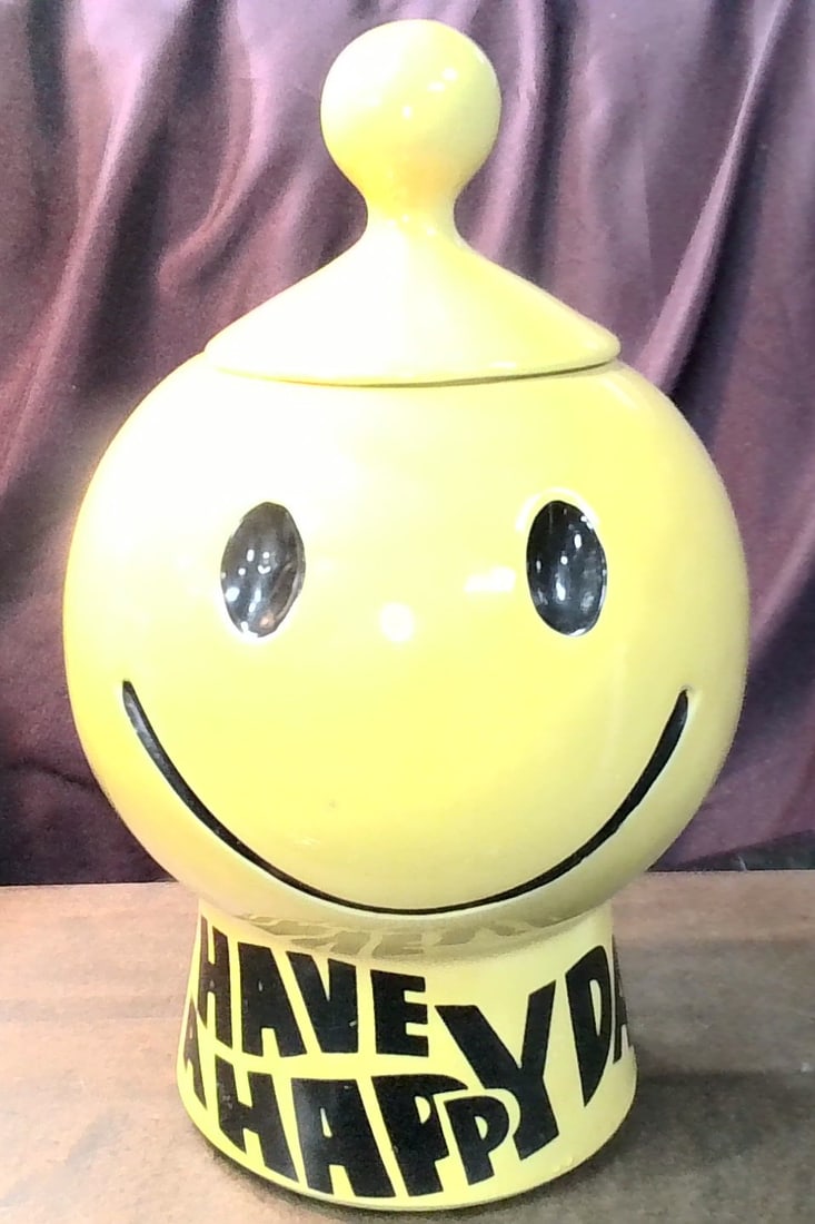 Rare Vintage McCoy Marked Happy Face Yellow Ceramic Cook Jar (1 of 5)