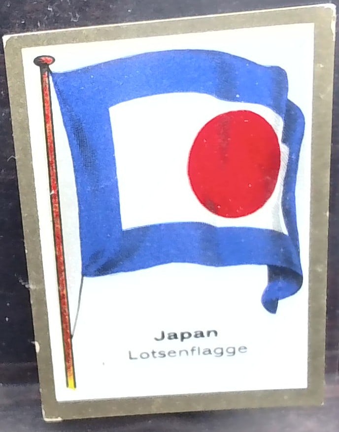 1920s German Tobacco card - Japan Flag: Many Tobacco cards and silks available. Consistently adding new items daily to our Auction. Please keep checking back for new arrivals. Please note any white specks in picture are due to light dust at