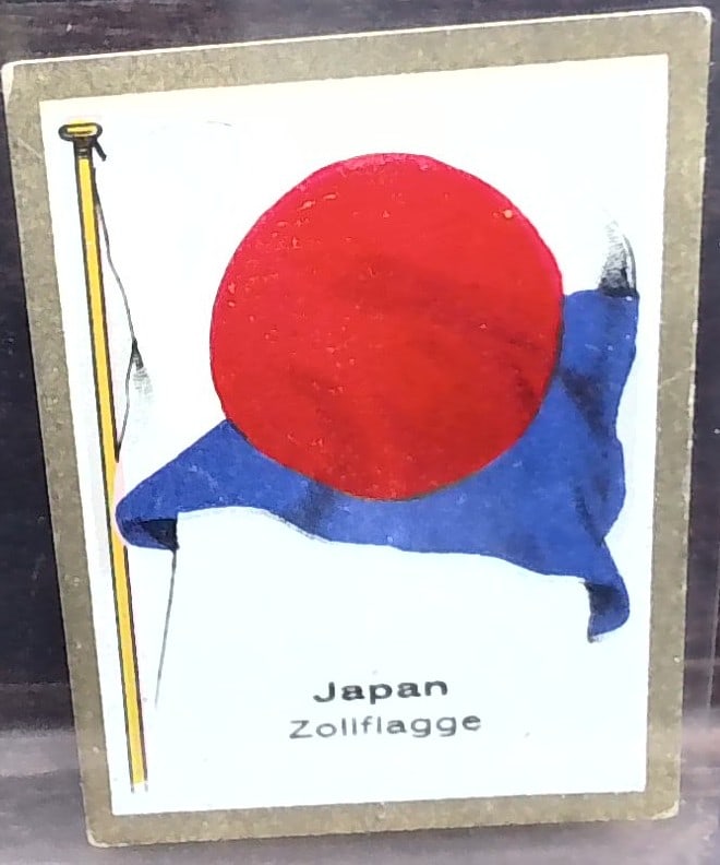 1920s German Tobacco card - Japan Flag: Many Tobacco cards and silks available. Consistently adding new items daily to our Auction. Please keep checking back for new arrivals. Please note any white specks in picture are due to light dust at