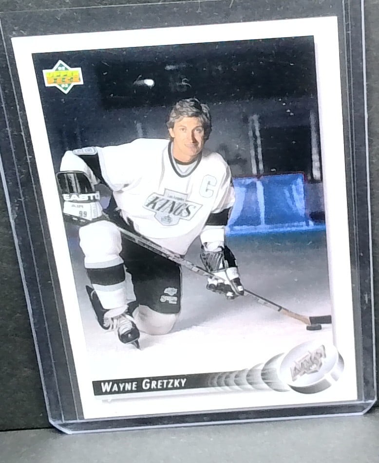Wayne Gretzky 1992-93 Upper Deck Hockey Card #25 LA Kings NHL HOF Mint (1 of 2)