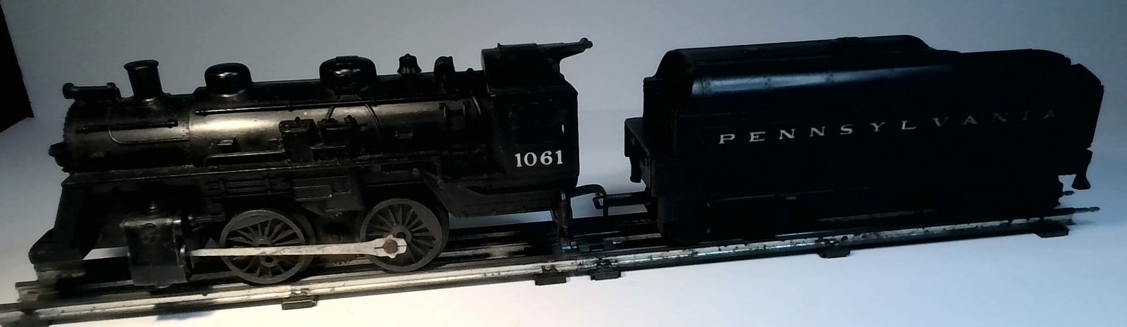 Lionel 1061 Steam Locomotive 0-4-0, O-27 Guage, Made in USA With Pennsylvania Coal Car (1 of 5)
