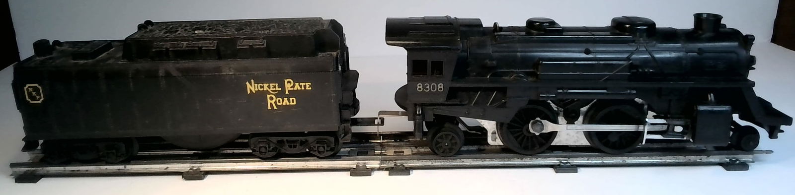 Lionel 8304 Steam Locomotive O Gauge Diecast Engine and Nickel Plate Coal Hopper (1 of 4)