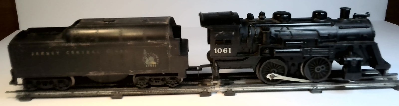 Vintage Lionel O Gauge Steam Locomotive Engine 1061 Lionel Jersey Central Lines Tender Car (1 of 5)