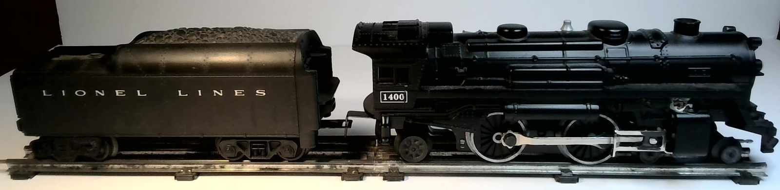 Lionel O Boston & Maine Cast Iron Steam Locomotive Model 1400 with Lionel Coal Hopper (1 of 4)
