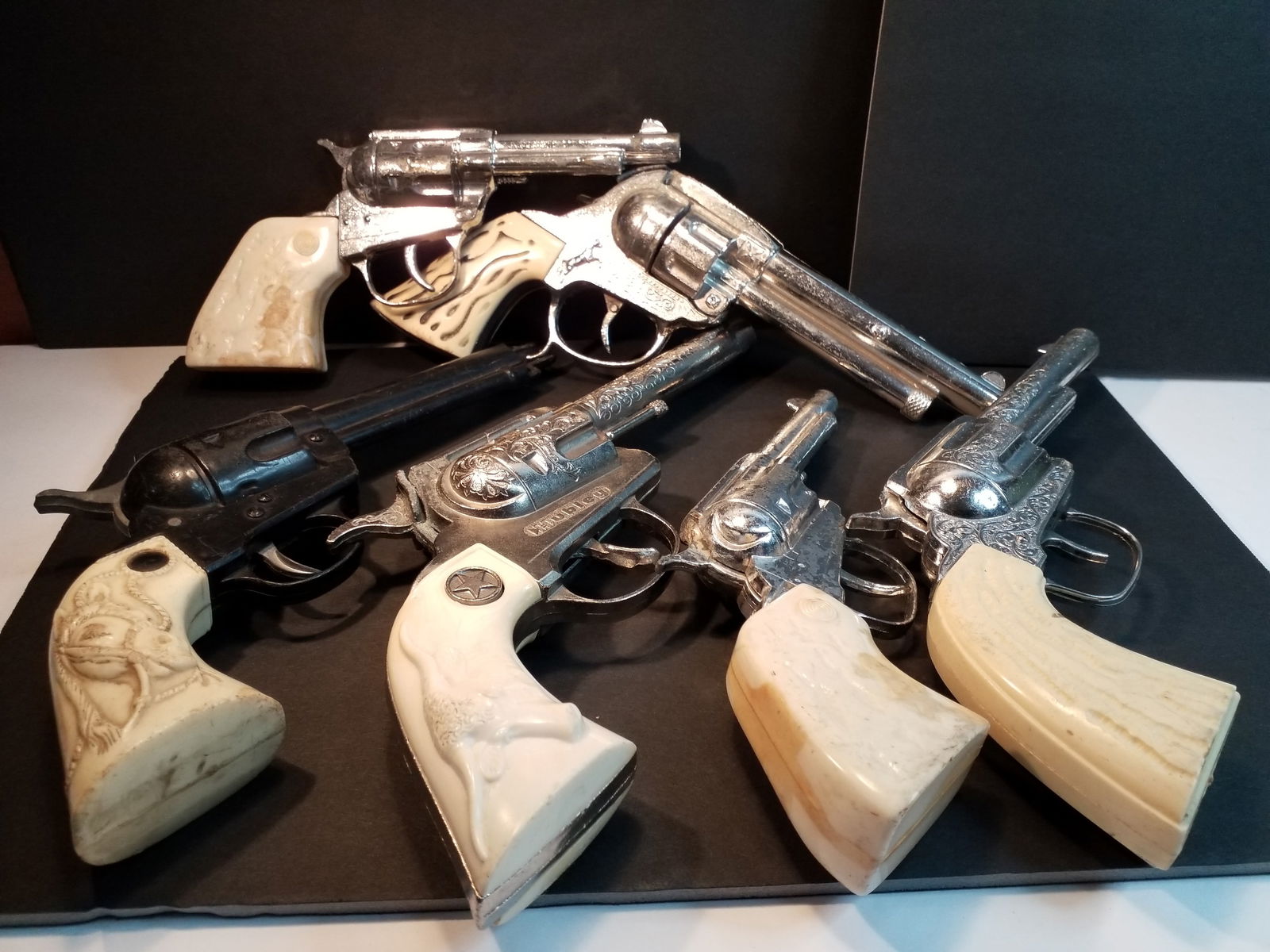 A collection of 6 Vintage Toy Cap Guns Daisy etc (1 of 7)