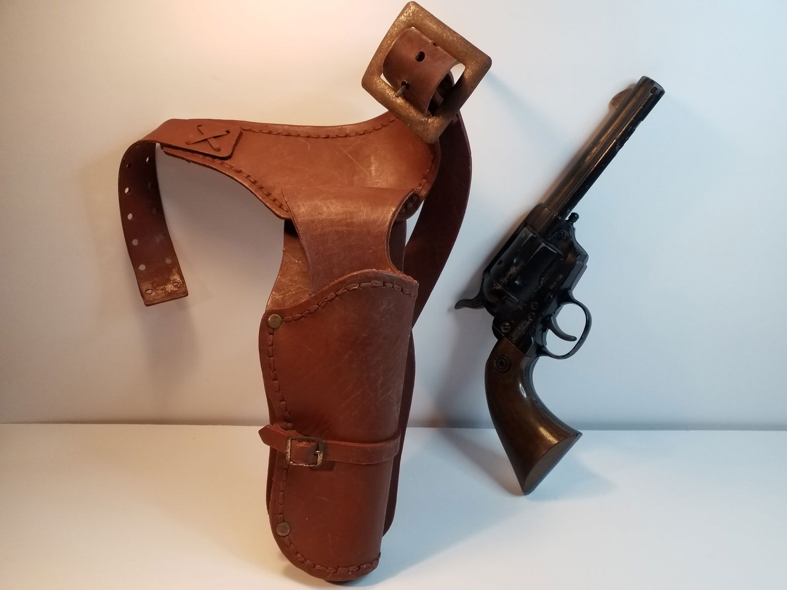 A cool Heavy Daisy Vintage Toy Cap Gun with Holster (1 of 5)