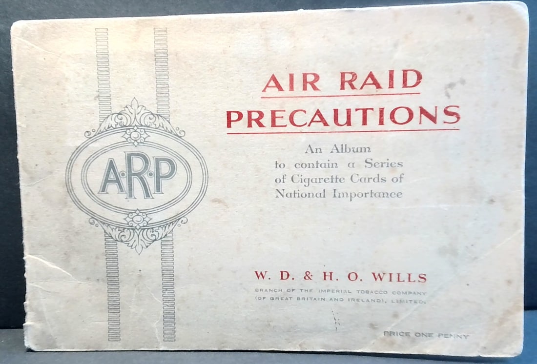1938 An Album of Air Raid Precuations Wills 50 Tobacco cards set (1 of 6)
