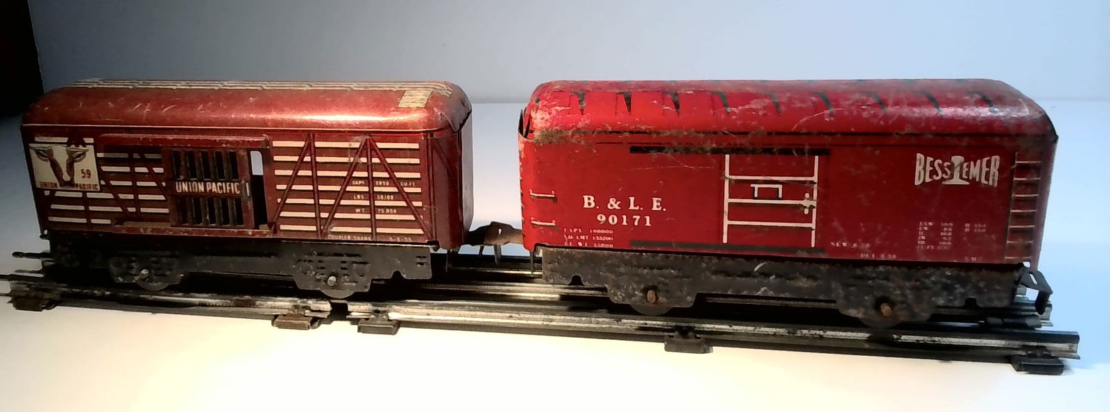 1930s Marx O Guage 90171 Bessemer Box car and Marx O Guage Union Pacific Cattle Car (1 of 5)