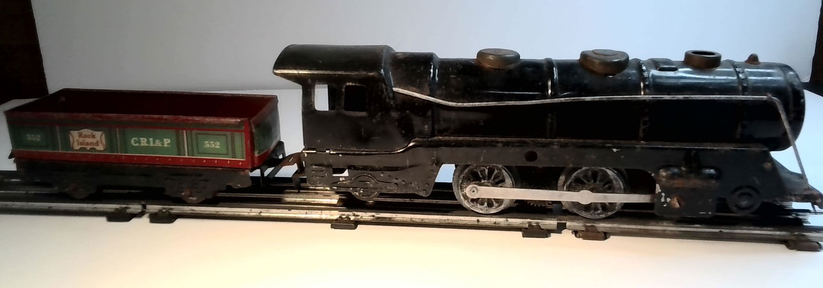 Prewar Marx O-Gauge Train Tin Steam Locomotive and Marx Rock Island tin Plate Rail Car (1 of 7)