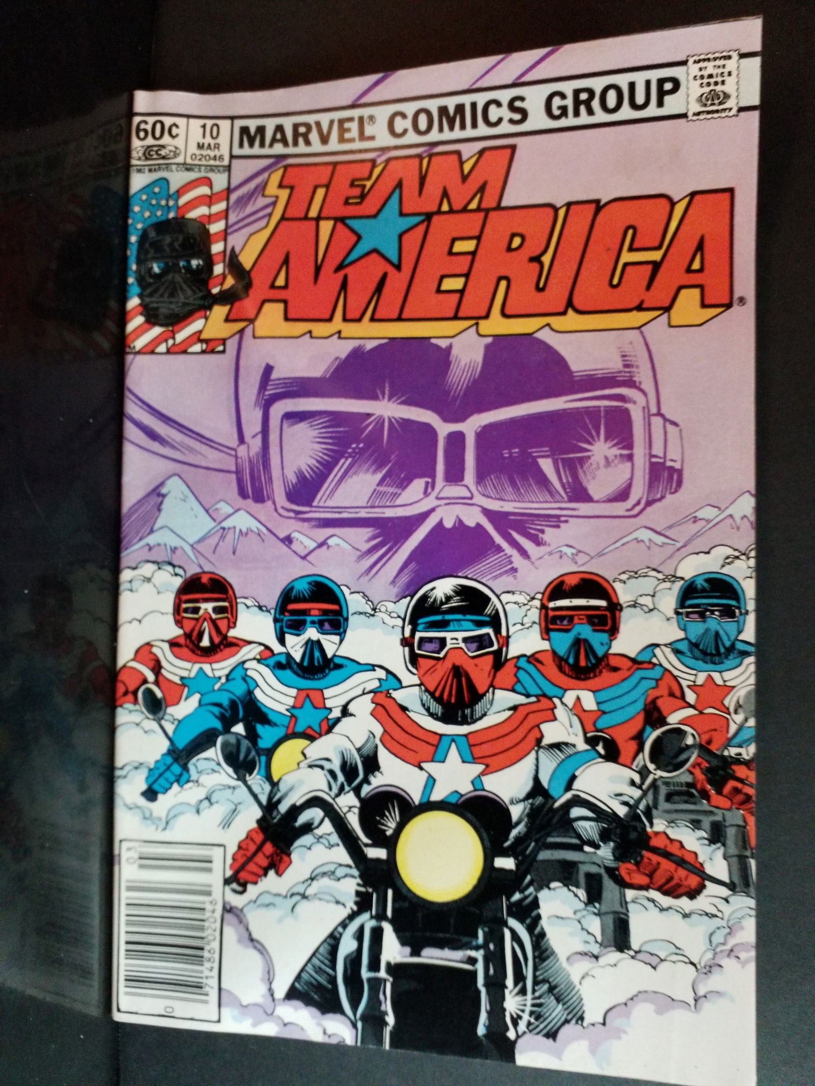 Marvel Comics Team America #10 F-NM: A Higher Grade comic. Although we are not comic book graders the majority of the comic books in this sale are in exceptional condition. All Comics come bagged and boarded, Please view pictures. Comic
