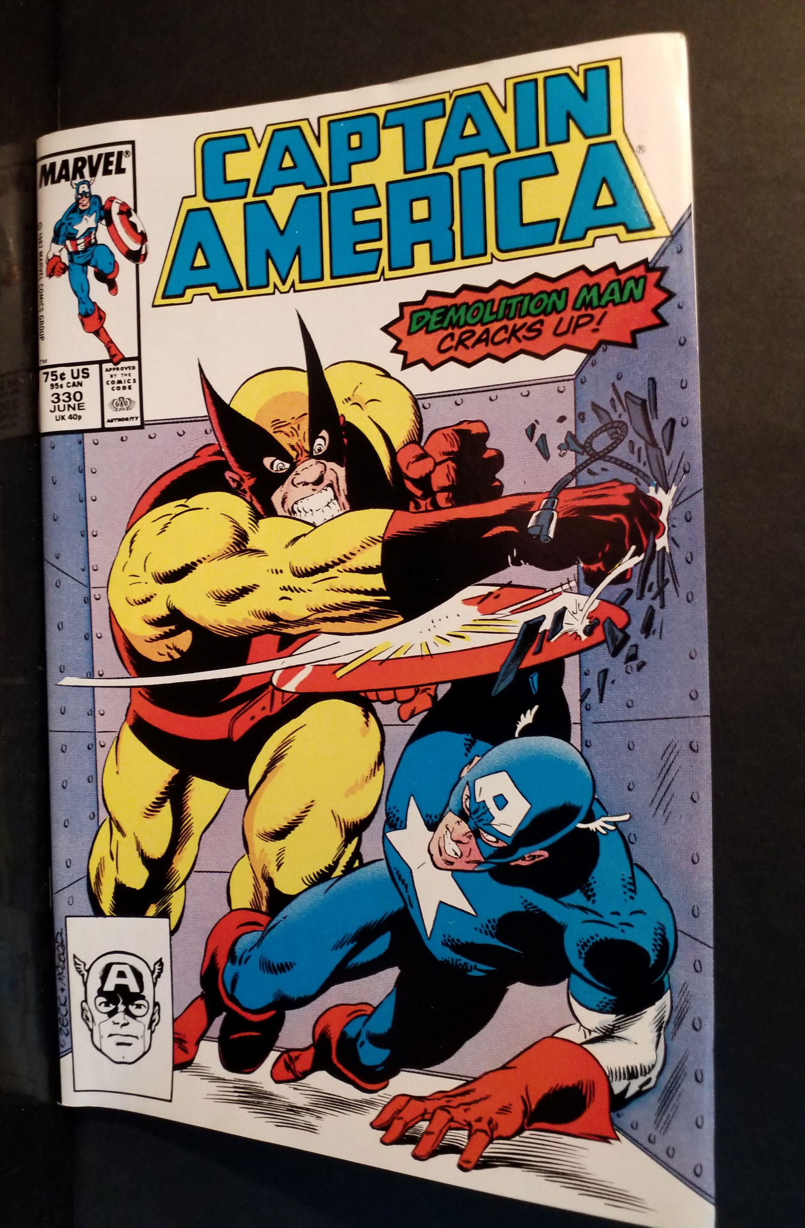 Captain America #330 Marvel Comics 1987 Demolition Man Night Shift VF-NM: A Higher Grade comic. Although we are not comic book graders the majority of the comic books in this sale are in exceptional condition. All Comics come bagged and boarded, Please view pictures. Comic