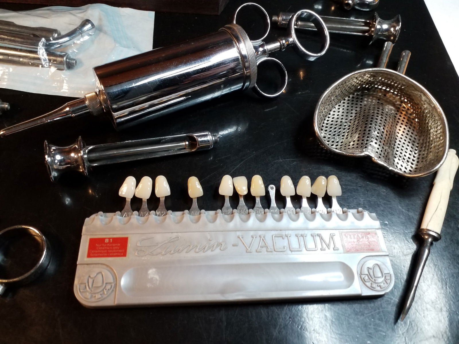 A Fantastic Collection of Vintage Dental Scientific Medical Instruments (1 of 14)