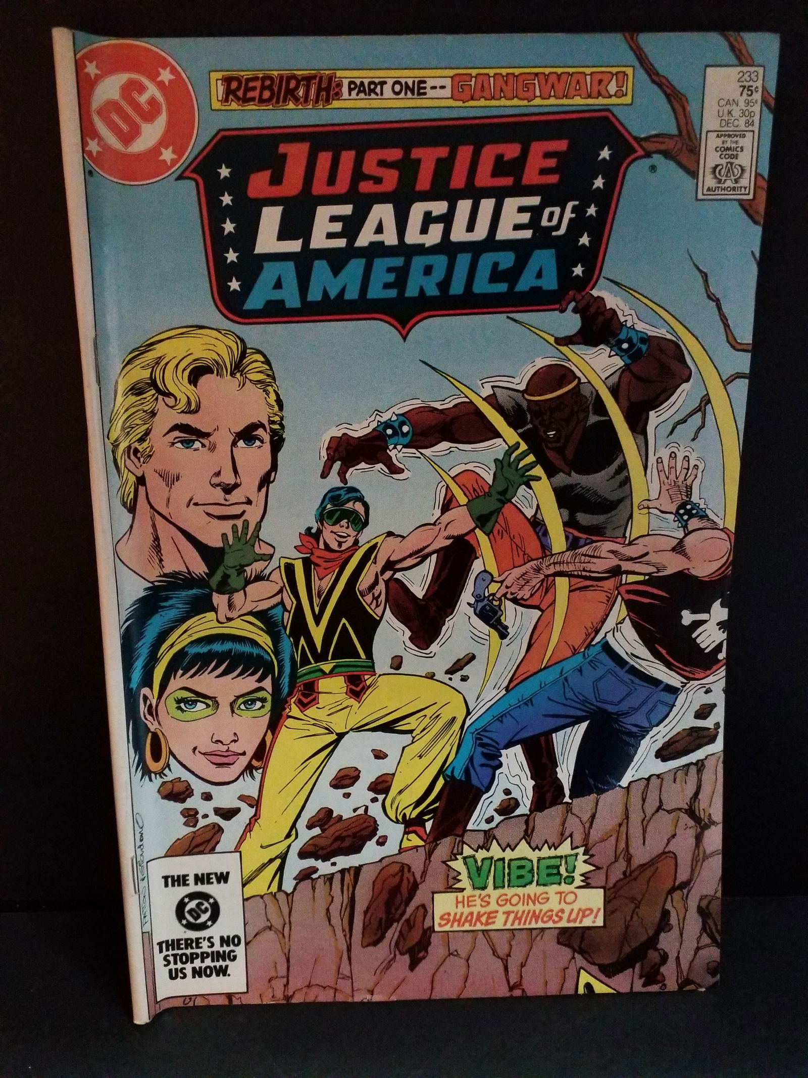 1984 DC Comics Justice League of America #233 1st Appearance of Vibe VG-VG+: A Higher Grade comic. Although we are not comic book graders the majority of the comic books in this sale are in exceptional condition. All Comics come bagged and boarded, Please view pictures. Comic