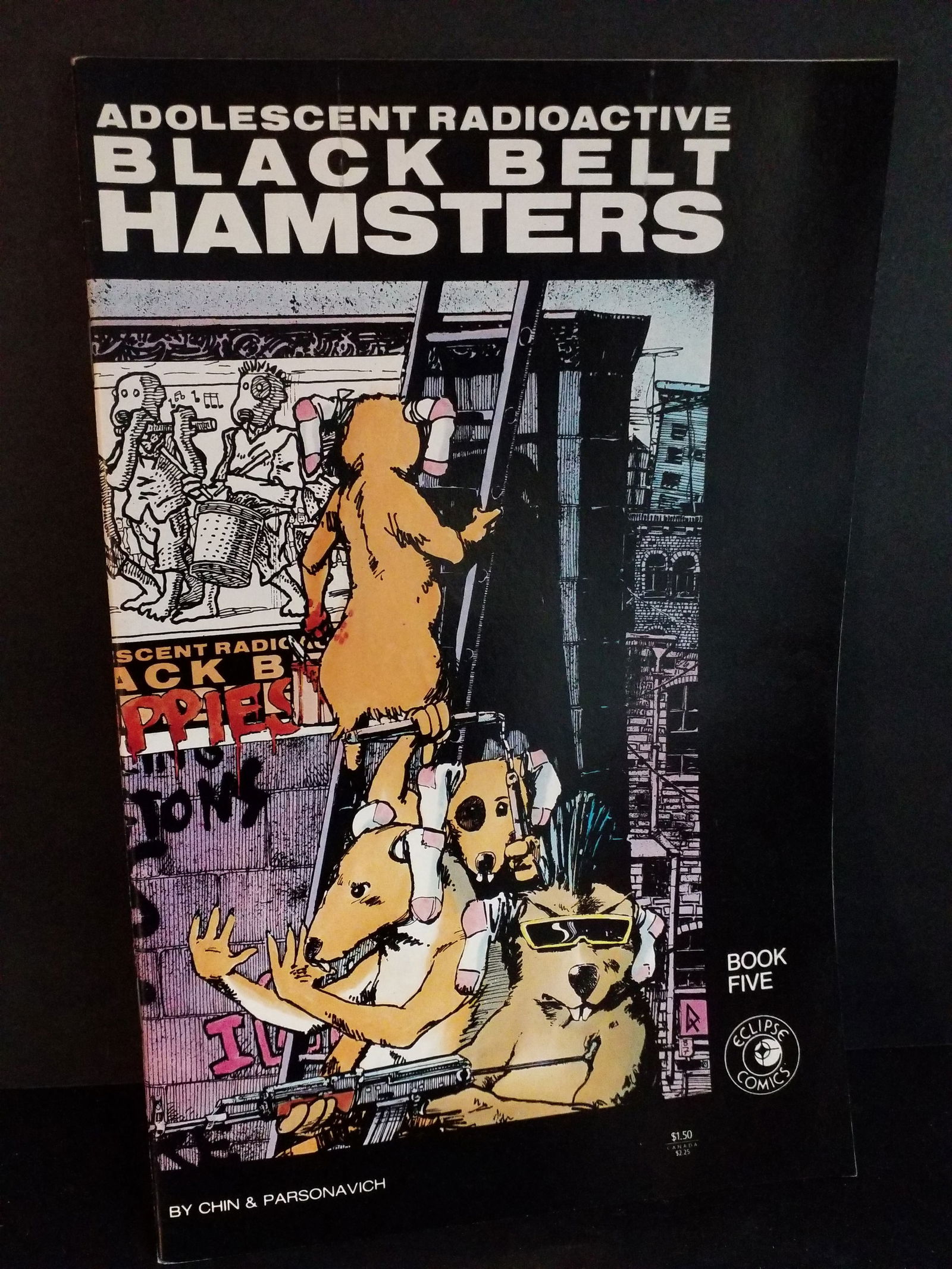 Adolescent Radioactive Black Belt Hamsters #5 February 1987 Eclipse Comics High Grade VF+-NM: A Higher Grade comic. Although we are not comic book graders the majority of the comic books in this sale are in exceptional condition. All Comics come bagged and boarded, Please view pictures. Comic