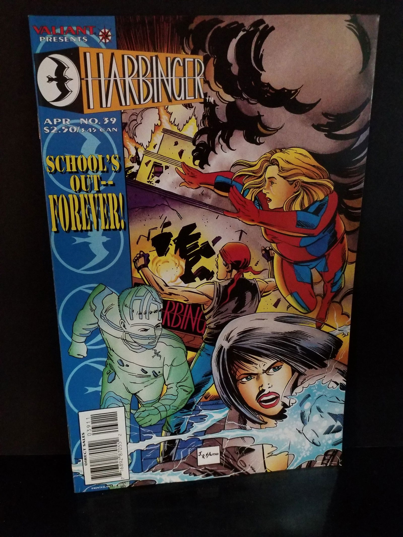 Harbinger #39 1995 Valiant Comics School's Out Forever! Higher Grade VF+-NM: A Higher Grade comic. Although we are not comic book graders the majority of the comic books in this sale are in exceptional condition. All Comics come bagged and boarded, Please view pictures. Comic