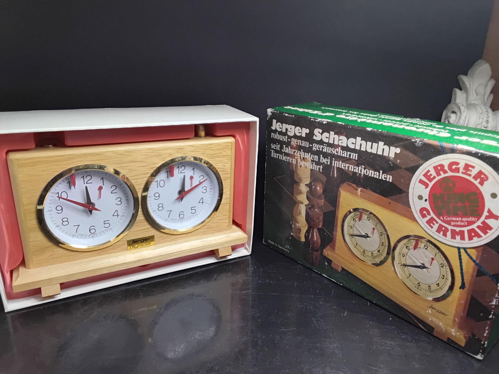Jerger Olympia Schachuhr Vintage Chess Clock In original Box made in Germany: A Nice working Vintage Chess Clock in original box, in excellent condition. Made in Germany.
