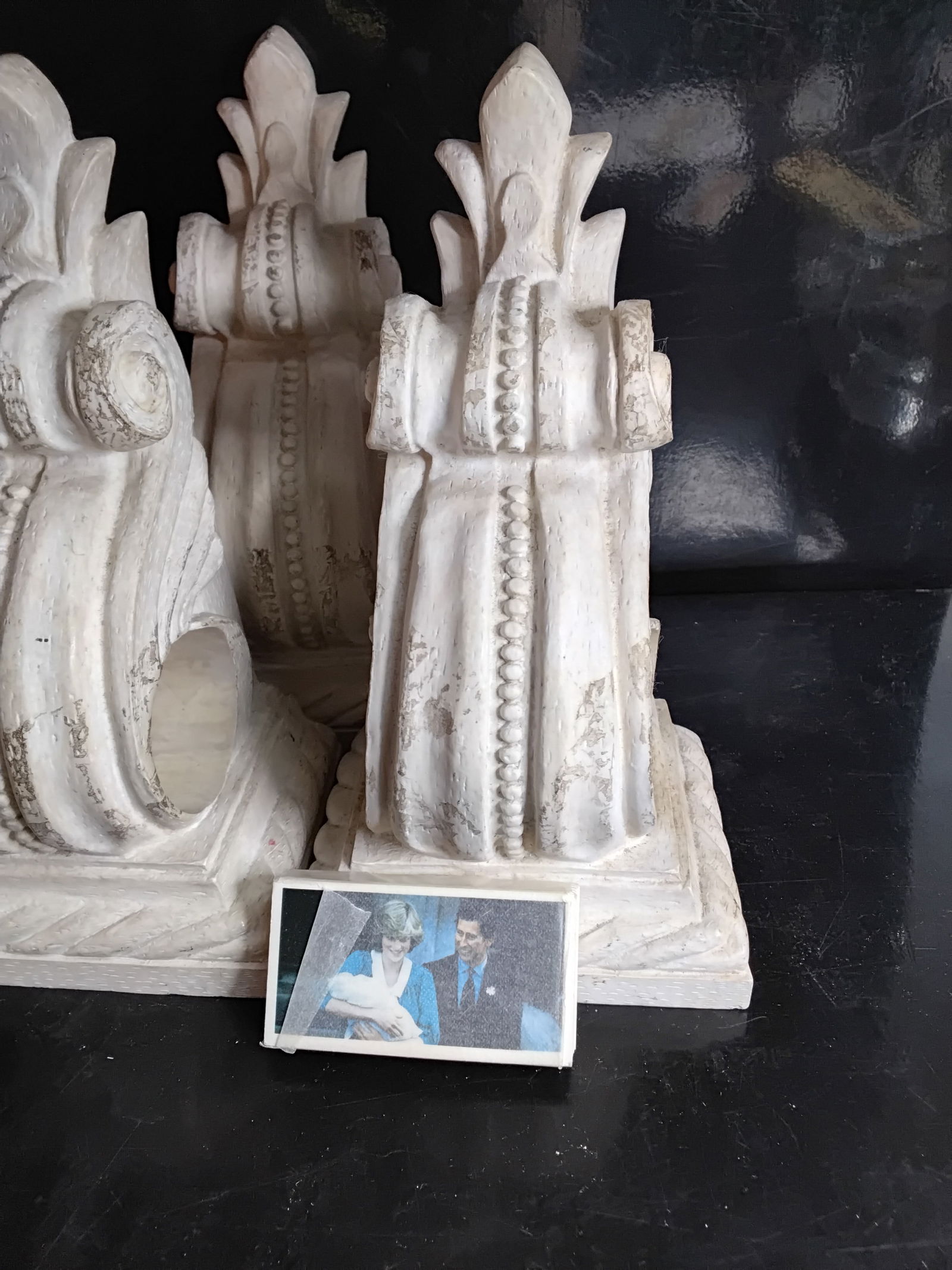 Wrapped Complete set of Queen Elizabeth the I and Queen Elizabeth the II Princes Di etc. Brook Bond: Complete set, Brook Bond. In very good condition, Please view pictures below