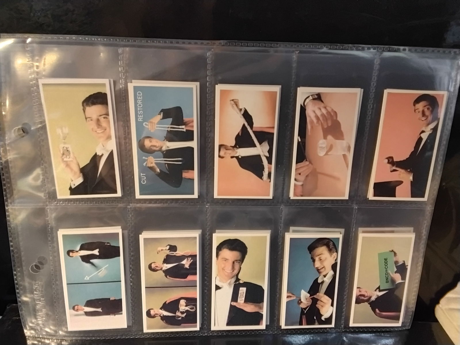 Complete Magic Cards Hey Presto Sharps Trade Cards Set Each card shows various tricks: Complete 25 cards Vintage Set, Very Nice.