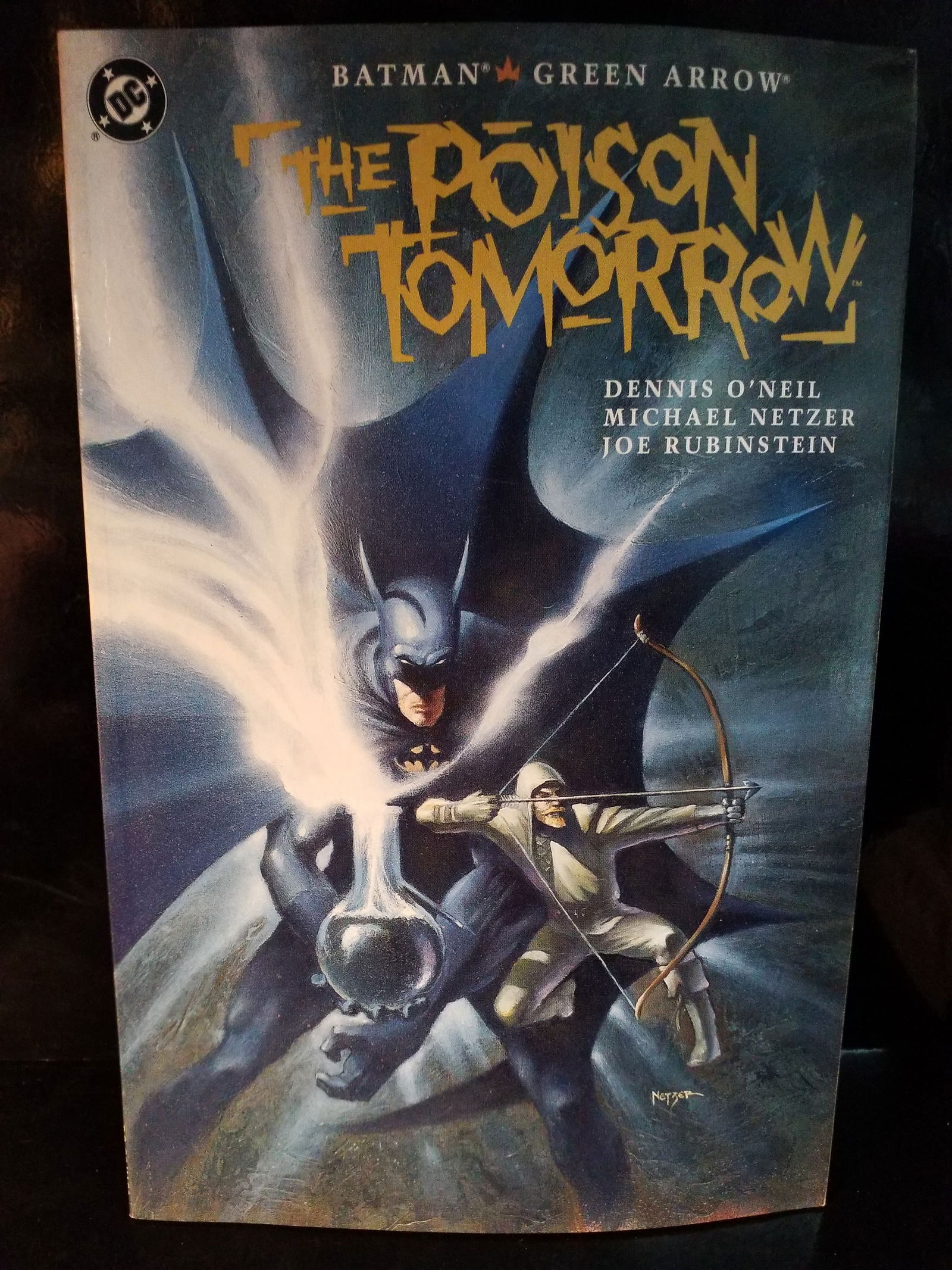 Batman/Green Arrow The Poison Tomorrow #1 One-Shot 1992 DC Comics VF+- NM: Adding Comics Daily to our current sale. A Higher Grade comic. Although we are not comic book graders the majority of the comic books in this sale are in exceptional condition. All Comics come bagged