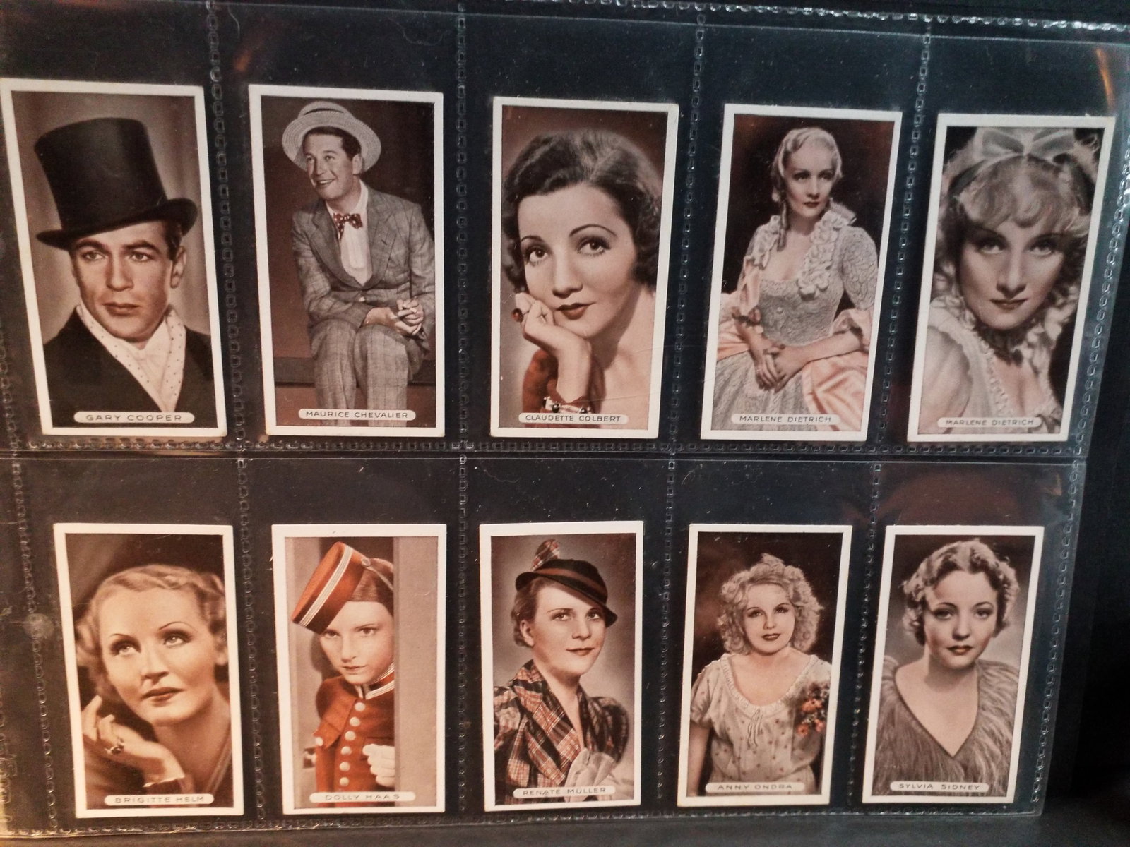 1935 Ardath's Famous Film Stars Tobacco cards Set Complete Hand Tinted Real Photos: Original Complete sheeted set. In protector tobacco cards sheets. In very good condition, Please view pictures below. Many More sets being added to this our current sale.