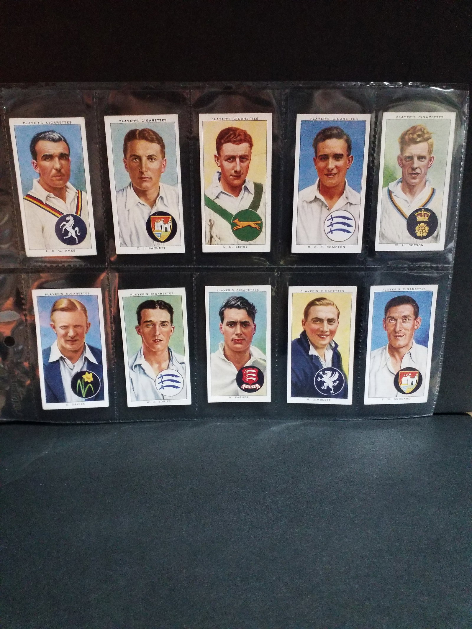 1938 Cricketers England Australia cricket Complete Players Tobacco Card Set 50: Original Complete sheeted set. In protector tobacco cards sheets. In very good condition, Please view pictures below. Many More sets being added to this our current sale.