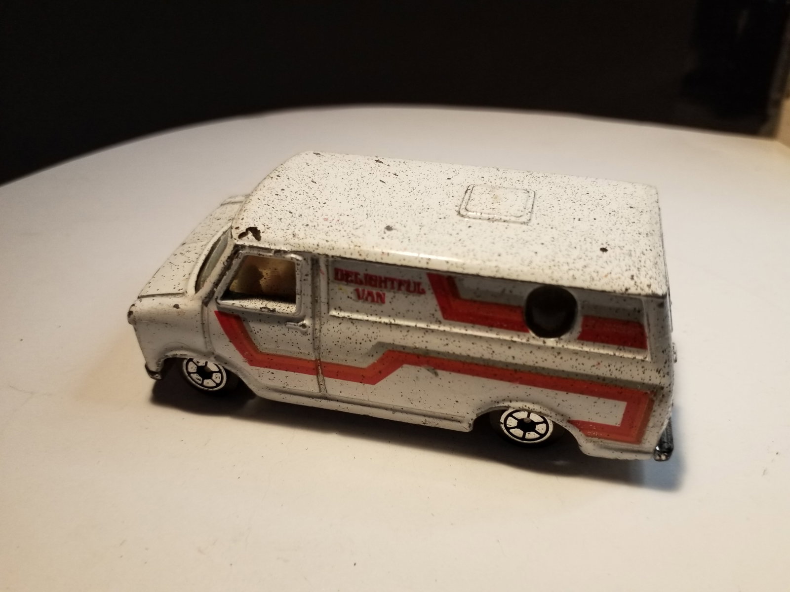 Vintage Yatming no. 899 White Delightful Van Die cast (1 of 5)