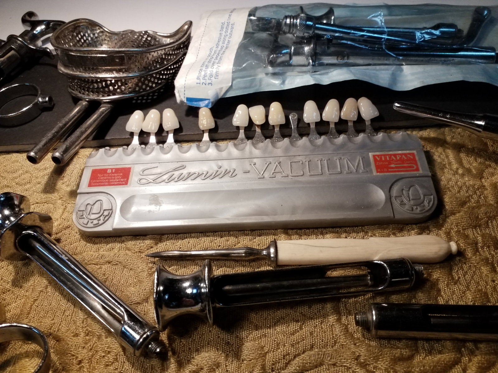 A Fantastic Collection of Vintage Dental Scientific Medical Instruments (1 of 7)