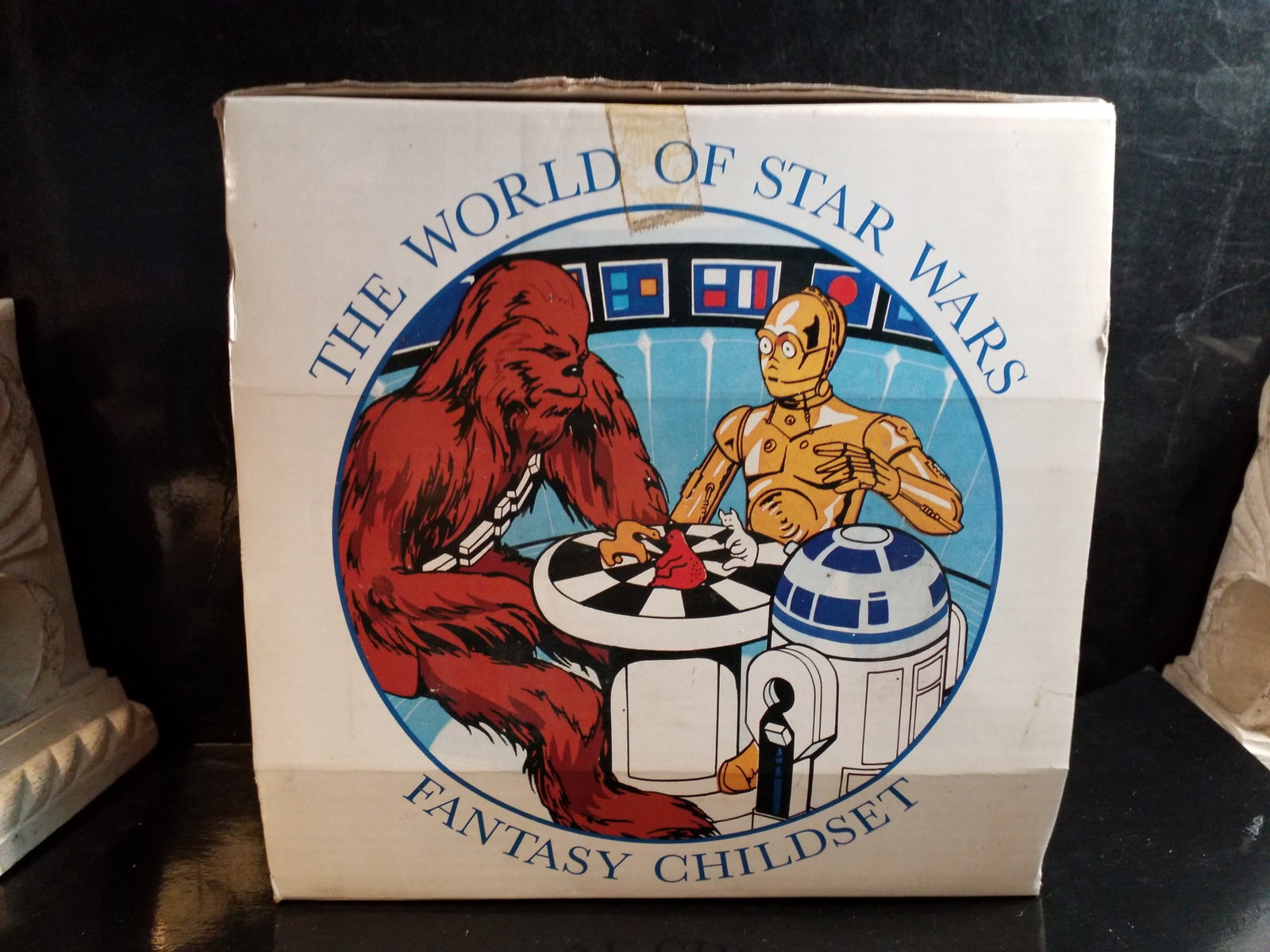 Original 1977 Star Wars Sigma Ceramic Plate, Bowl, Mug Child's Set in Original Box 1977 Like new: In super condition, A fine collection of Star wars collectibles. complete 1977 Set Components: The box contains a ceramic plate, bowl, and mug featuring illustrations of Chewbacca, C-3PO, and R2-D2.Ma