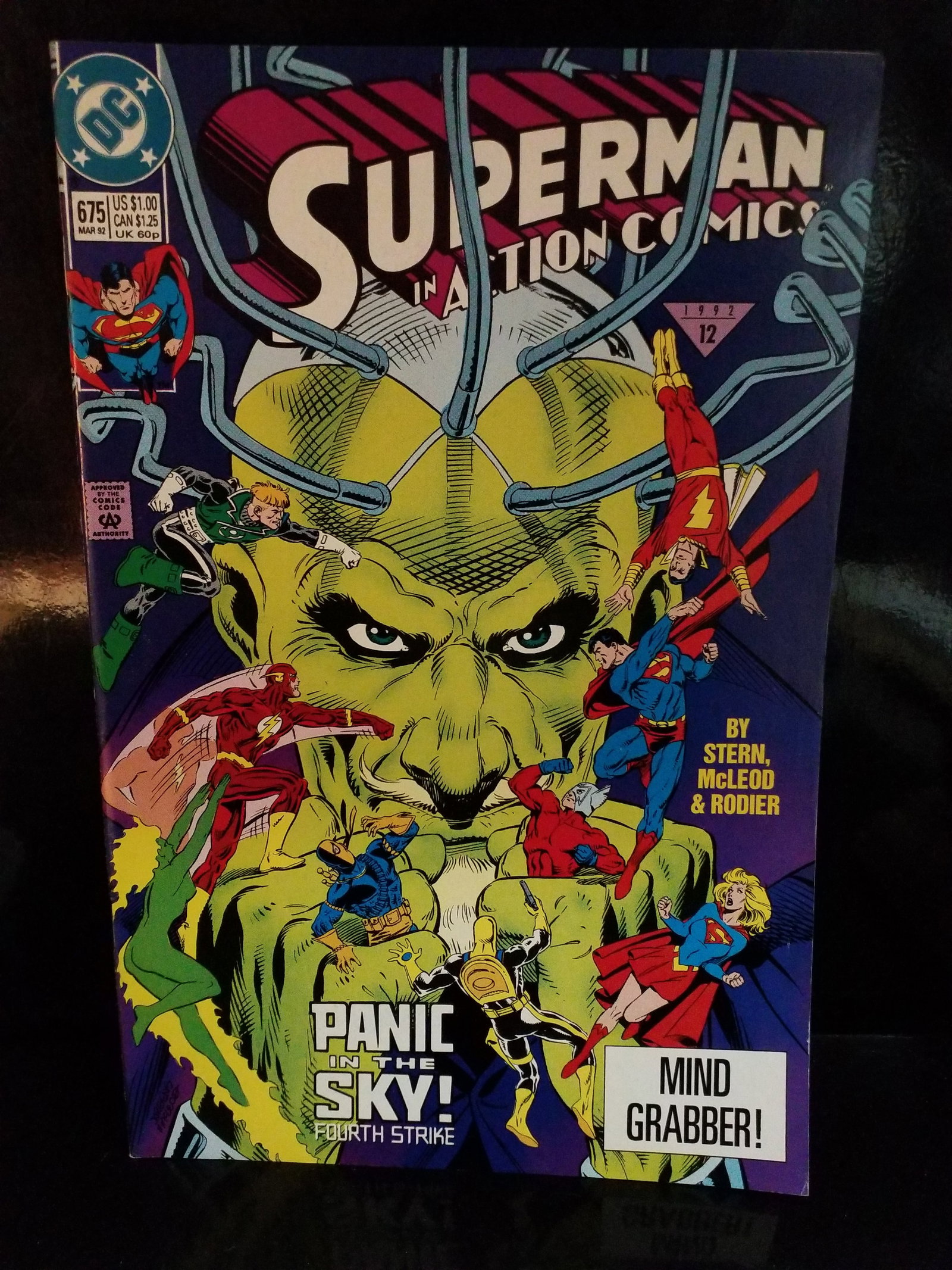SUPERMAN IN ACTION COMICS DC Comic Book Issue #675 - March 1992 comic book VF+ (1 of 2)