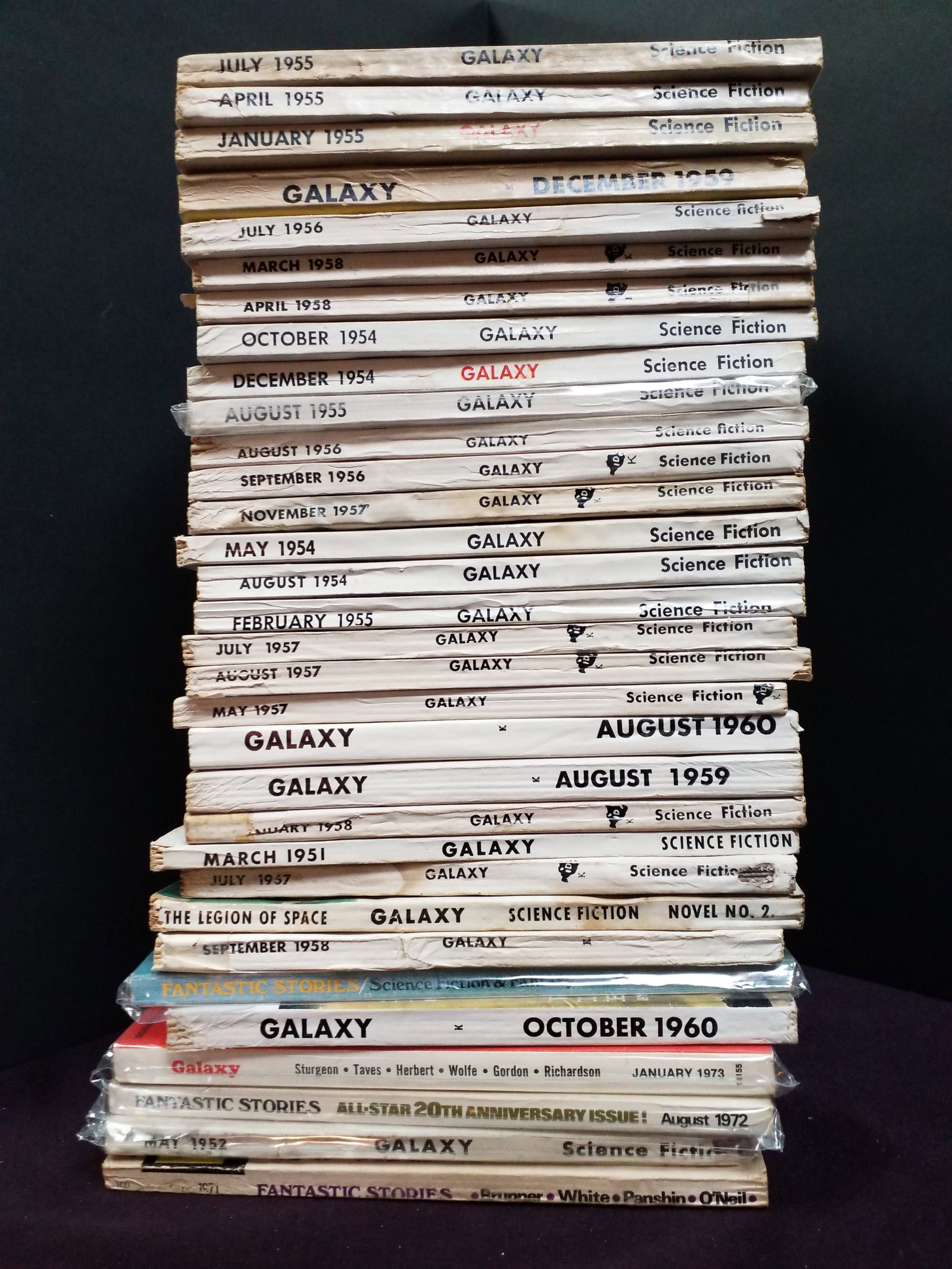 A Large Sci Fi Lot of over 30 GALAXY Fantasy 1950s Digests Illustrated Asimov Bradbury etc VG+-F (1 of 17)
