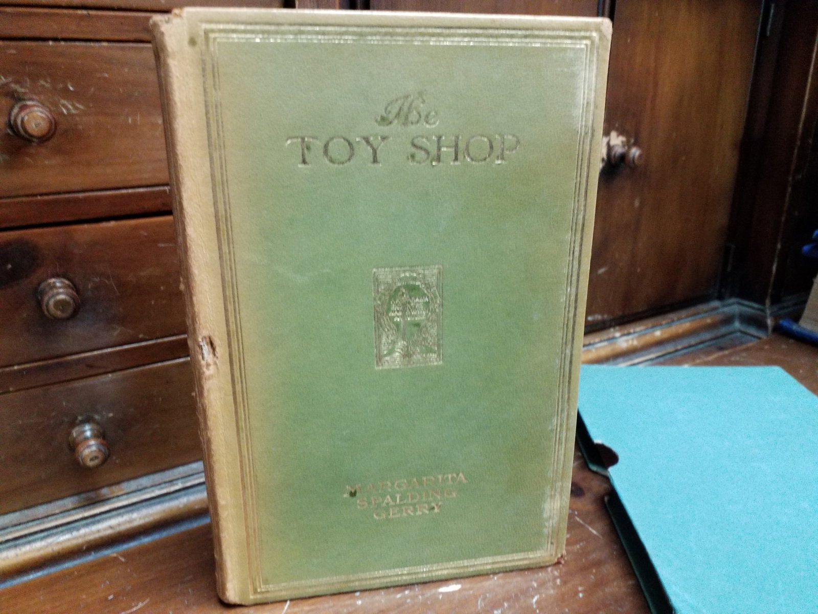 1908, 1st ed, The Toy Shop by Margarita Spalding Gerry Romantic Story of Abraham Lincoln the Man: Published by Harpers in 1908, 1st ed, in original slip case, decorative book , green leatherbound , "The Toy Shop: A Story of Lincoln" by Margarita Spalding Gerry from 1908. This book features a roman