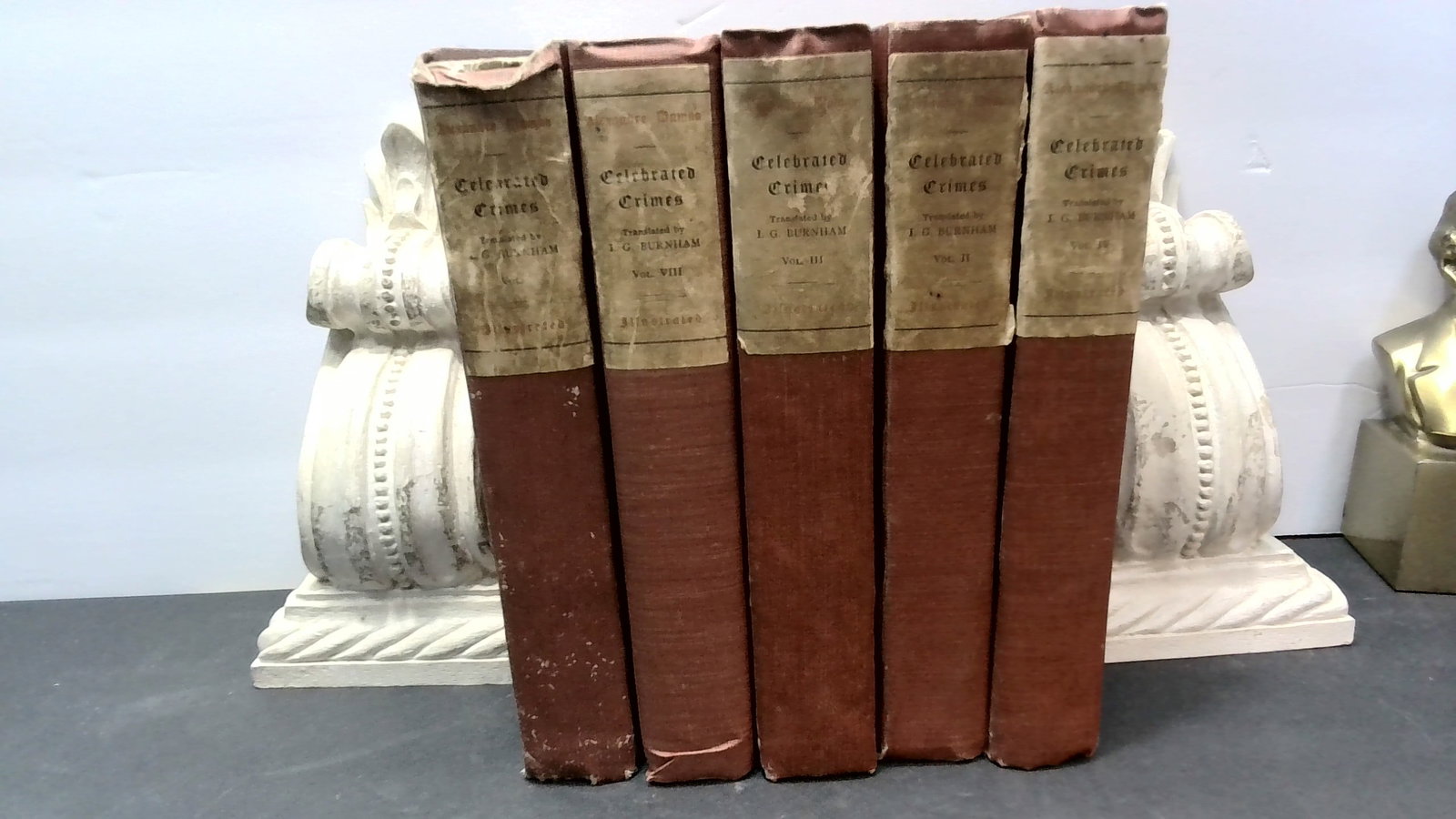 5 volumes of Celebrated Crimes by Alexander Dumas 1895 Nice Decor for your Den or Library: with original illustrated drawings, limited hand numbered volumes, Published by George Barrie. With frontis , with illustrated plates, in the 1898. Decorative volumes with title labels on spines. Tran