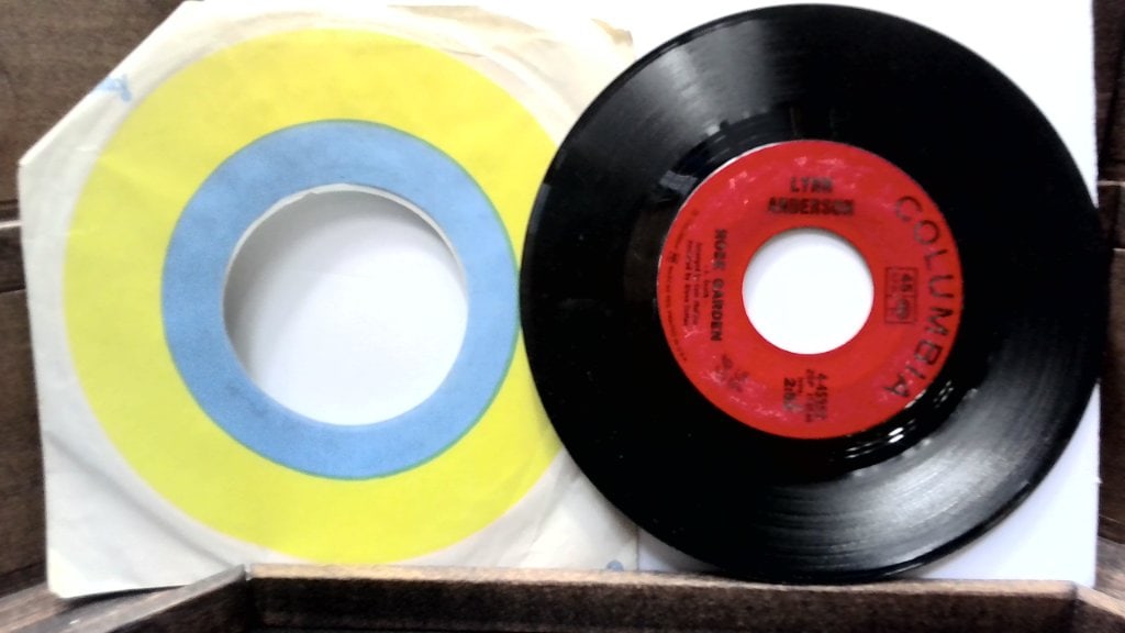 Lynn Anderson Rose Garden 45 RPM Record: Lynn Anderson, Rose Garden, Nothing Between Us, Vinyl Record Album, Columbia, 45 RPM, Vtg.