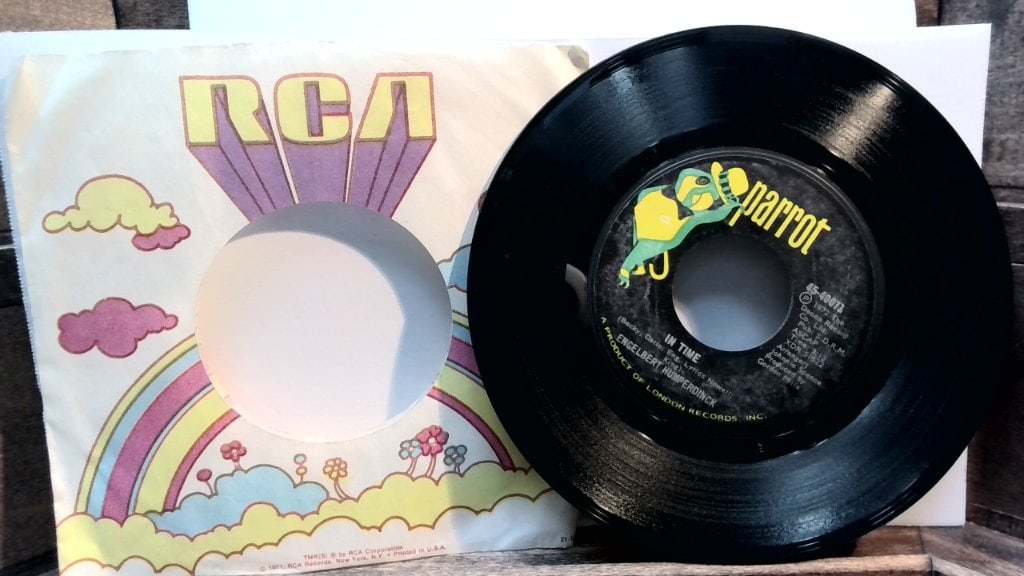 Engelbert Humperdinck In Time 45 RPM: Engelbert Humperdinck, In Time / How Does It Feel, Vtg 45 RPM Vinyl Record, Parrot Label, No 45-40072, RCA Sleeve.