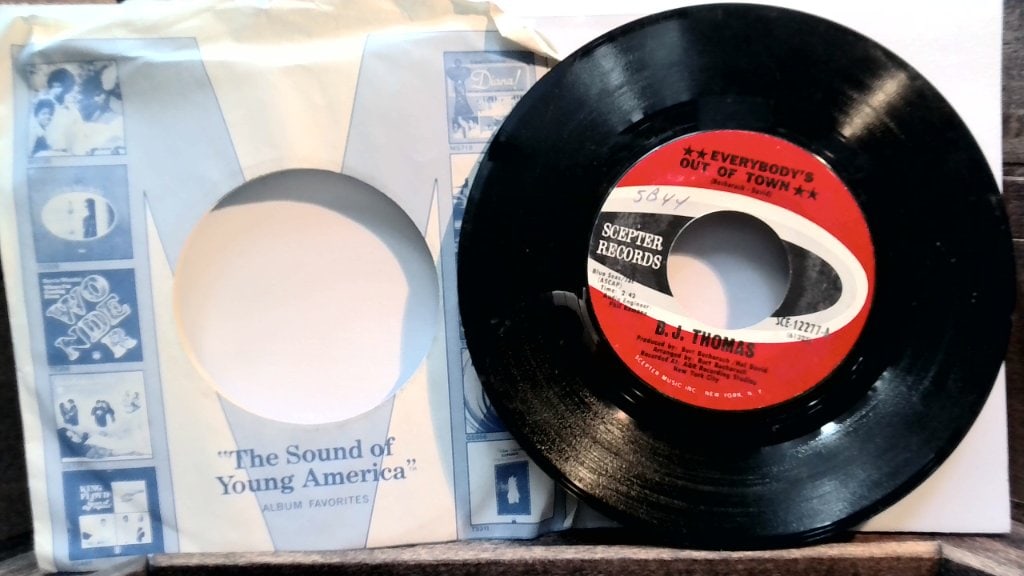 B.J. Thomas Everybody's Out Of Town Vinyl Record: B.J. Thomas, Everybody's Out Of Town / Living Again, Vinyl Record Album, Scepter Records, SCE-12277, Vtg.