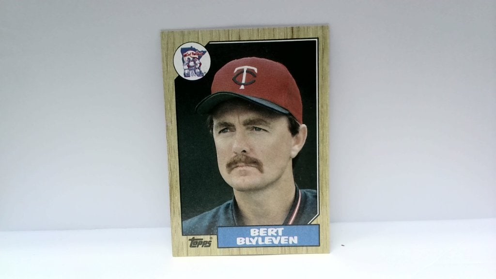Vtg 1987 Topps Bert Blyleven Card: Vtg 1987 Topps Bert Blyleven Baseball Card, No 25, Minnesota Twins.