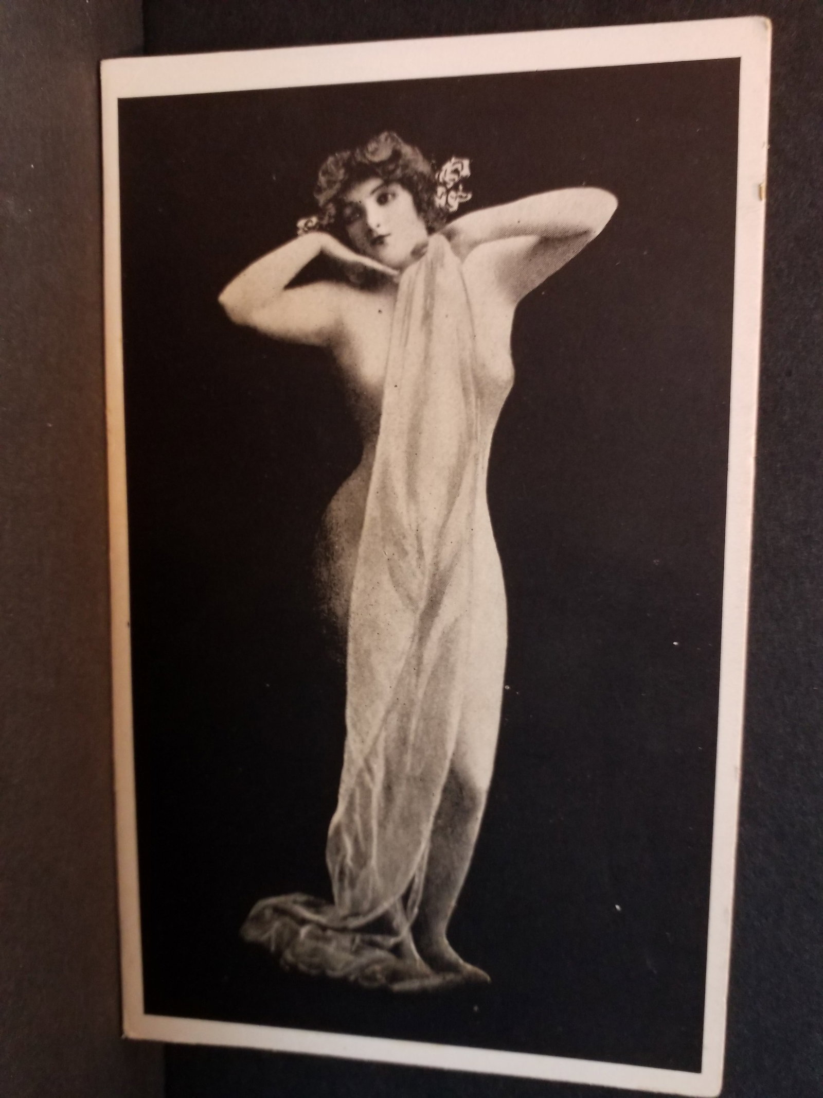 Early 1900s Postcard Nude Stunning slender Nude Pin up Girl Beauty (1 of 2)