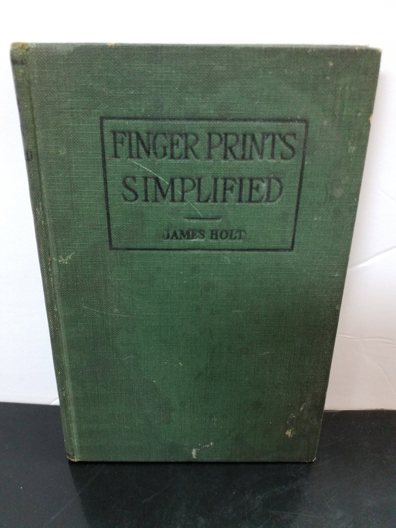 1920 , 1st ed. Finger Prints Simplified Science of Fingerprint Identification by James Holt illustrd: Published by Frederick Drake in 1920 Finger Prints Simplified: A Handbook of the Science of Fingerprint Identification" by James Holt, published in 1920 by Frederick J. Drake & Co.The open page displa