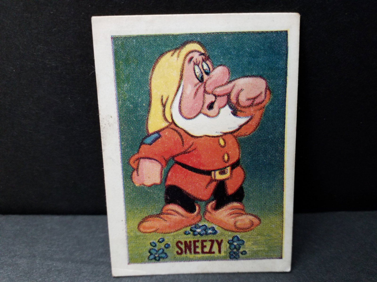 1955 Barratt Walt Disney Sweet Cigarettes Card Sneezy VG-VG+ (1 of 2)