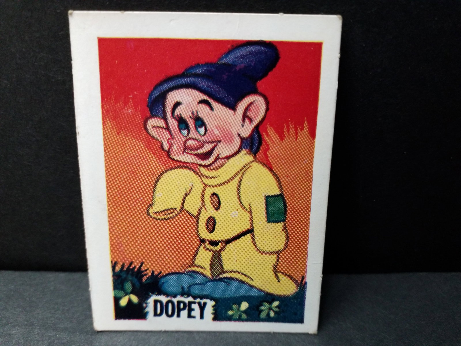1955 Barratt Walt Disney Sweet Cigarettes Card Dopey VG-VG+: Original Walt Disney Mickeys Sweet Cigarette card, Many original Tobacco and trade cards being added to this our current auction. Please continue to check back for recent arrivals.