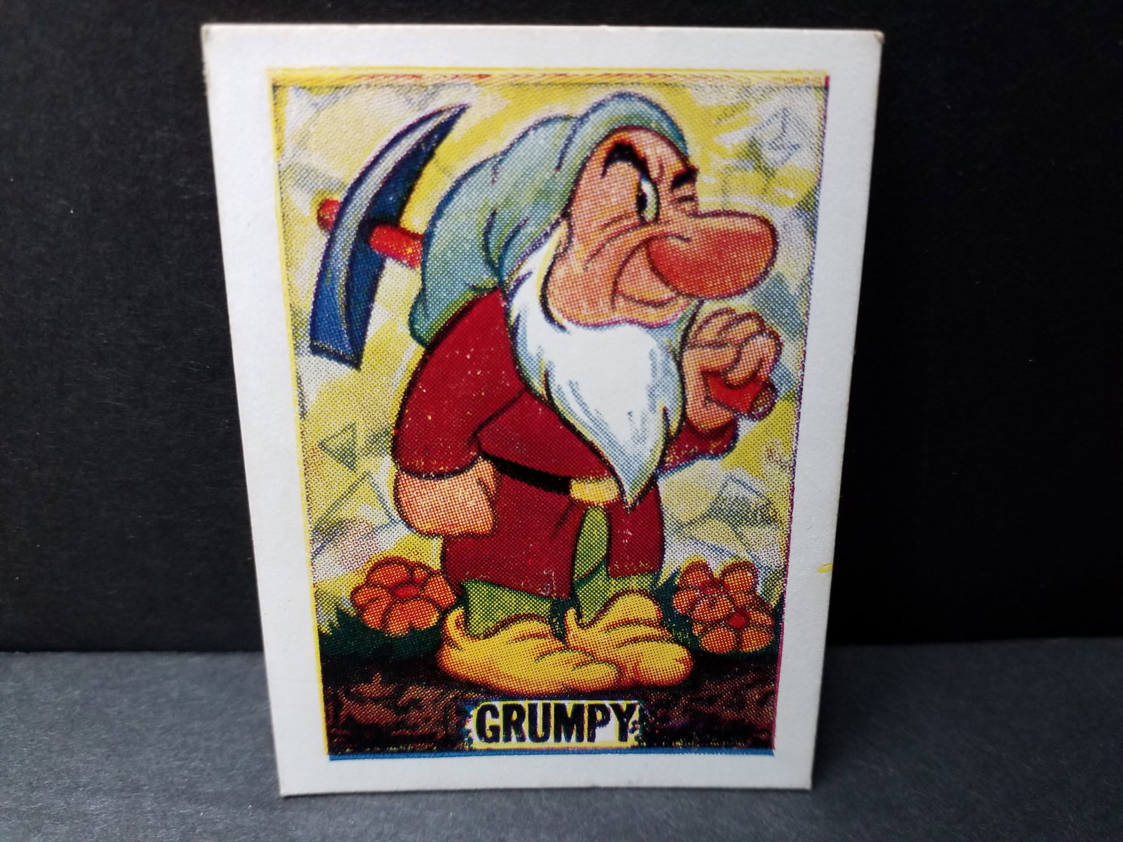 1955 Barratt Walt Disney Sweet Cigarettes Card Grumpy VG-VG+ (1 of 2)