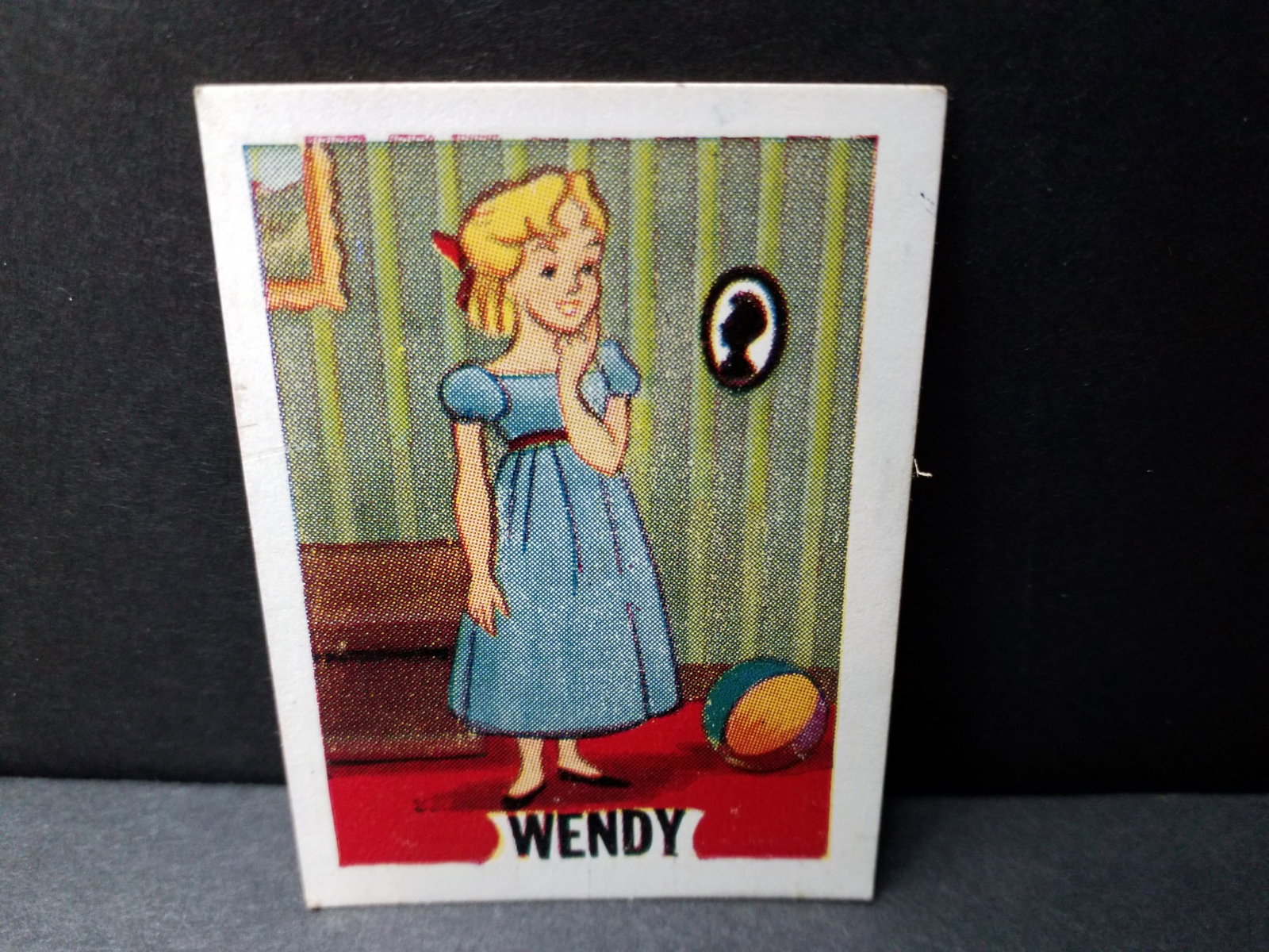 1955 Barratt Walt Disney Sweet Cigarettes Card Wendy VG-VG+: Original Walt Disney Mickeys Sweet Cigarette card, Many original Tobacco and trade cards being added to this our current auction. Please continue to check back for recent arrivals.