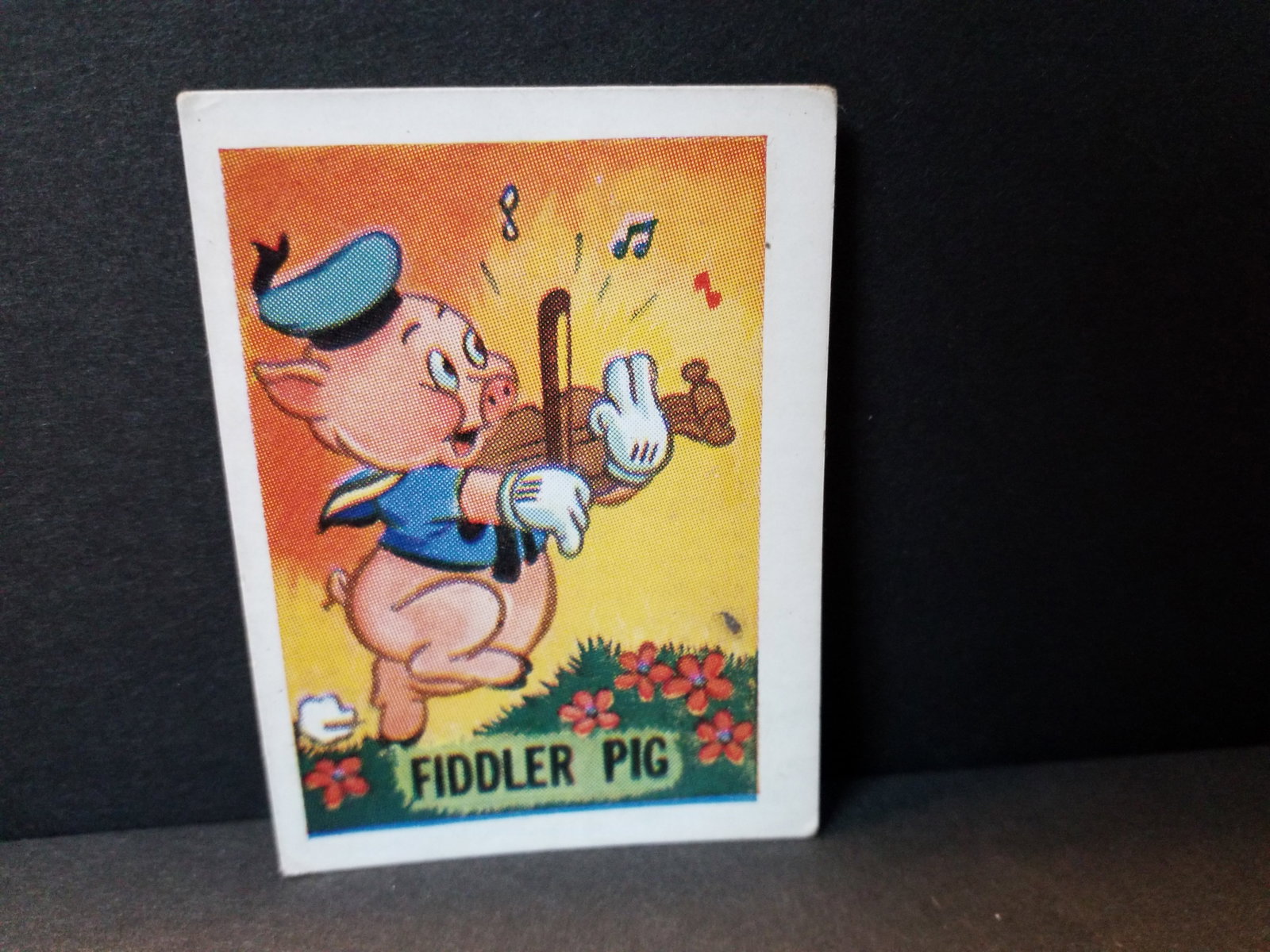 1955 Barratt Walt Disney Sweet Cigarettes Card Fiddler Pig of the Three little Pigs VG-VG+: Original Walt Disney Mickeys Sweet Cigarette card, Many original Tobacco and trade cards being added to this our current auction. Please continue to check back for recent arrivals.