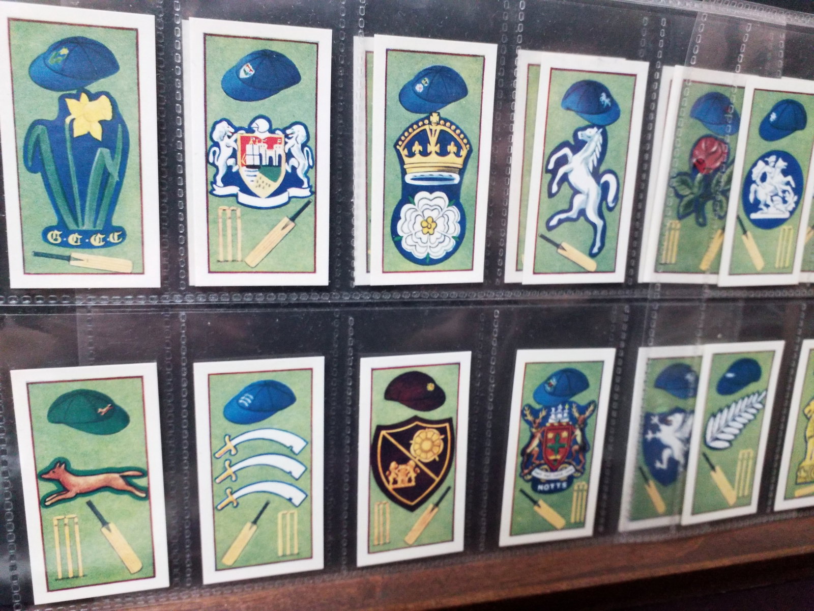 1957 CBT Kane Cigarette cards CRICKET CLUBS AND BADGES Complete Set 25 Tobacco Cards (1 of 3)