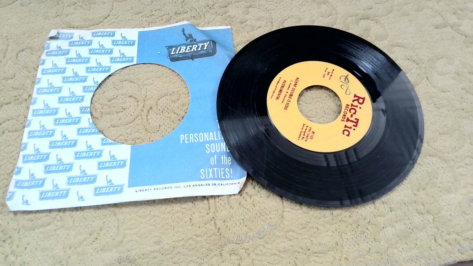 Edwin Starr – Agent Double-O-Soul 7" Record Ric-Tic Soul R&B 45 RPM: original 45, original sleeve, worn label,, a few scratches, still plays pretty well. . I have noted any surface scratches in the condition description. If there are surface scratches I have played the
